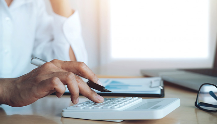 5 smart ways to improve your plumbing company's cash flow